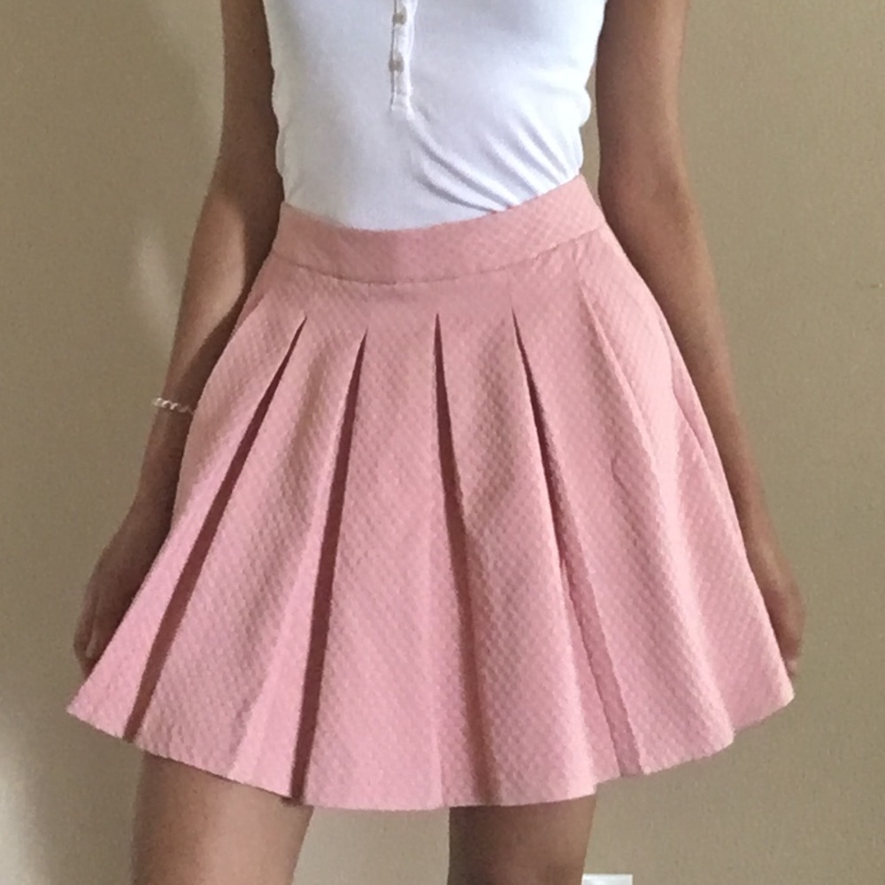 ELLE Pleated Skirt
